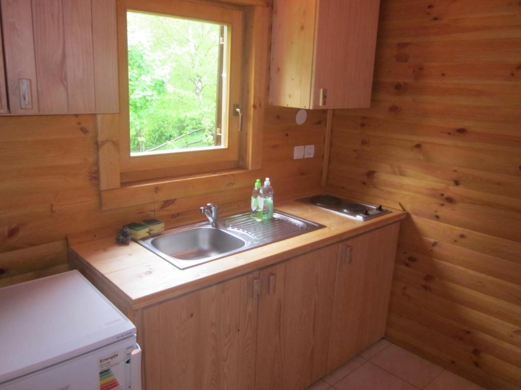 Chalets Zelena Vrata Fužine Rom bilde